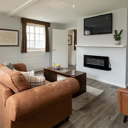 The Stable Suite At York Racecourse Exteriör bild