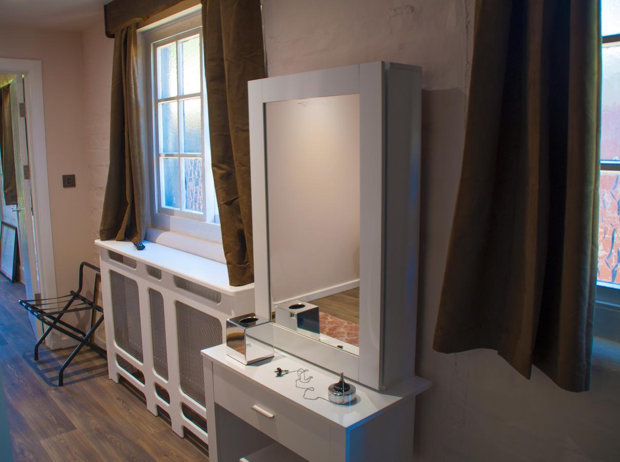 The Stable Suite At York Racecourse Exteriör bild