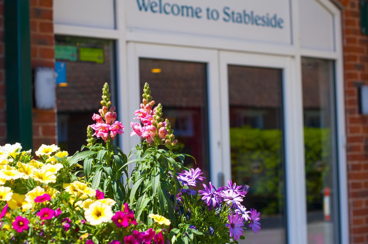 The Stable Suite At York Racecourse Exteriör bild